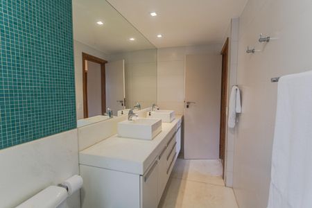 Apartamento à venda com 301m², 4 quartos e 3 vagasBanheiro Social