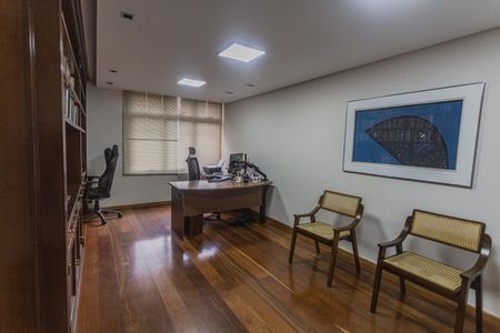 Apartamento à venda com 301m², 4 quartos e 3 vagasEscritório na Sala 1