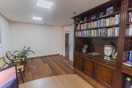 Apartamento à venda com 301m², 4 quartos e 3 vagasEscritório na Sala 1
