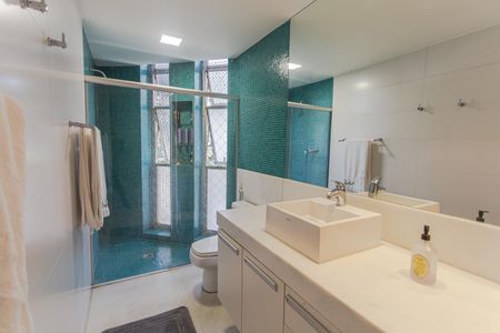 Apartamento à venda com 301m², 4 quartos e 3 vagasBanheiro Social