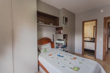 Apartamento à venda com 301m², 4 quartos e 3 vagasSuíte 2