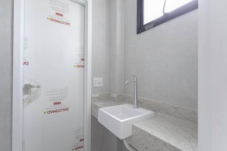 Apartamento à venda com 117m², 2 quartos e 2 vagasBanheiro social e da semi suíte 