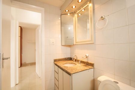 Apartamento para alugar com 60m², 2 quartos e sem vagaBanheiro