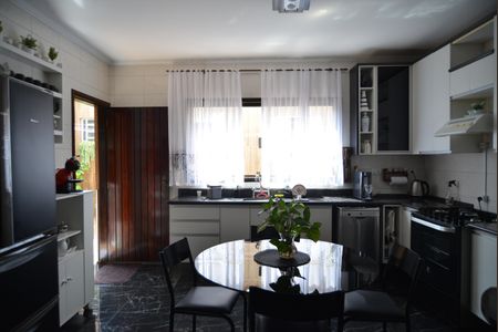 Casa à venda com 320m², 5 quartos e 4 vagasCozinha