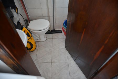 Casa à venda com 320m², 5 quartos e 4 vagasBanheiro de serviço