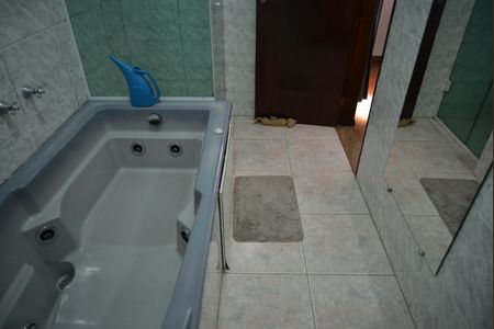 Casa à venda com 320m², 5 quartos e 4 vagasBanheiro da Suíte 1