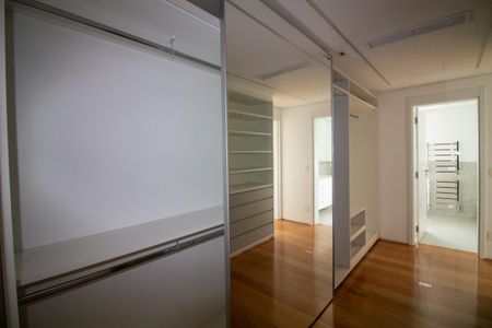 Apartamento à venda com 250m², 4 quartos e 4 vagasCloset da Suíte 4