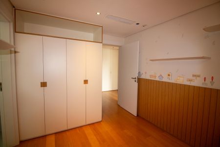 Apartamento à venda com 250m², 4 quartos e 4 vagasSuíte 2