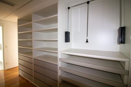 Apartamento à venda com 250m², 4 quartos e 4 vagasCloset da Suíte 4