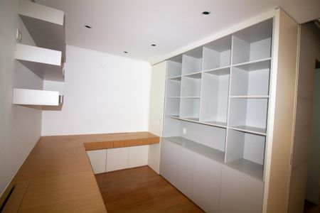 Apartamento à venda com 250m², 4 quartos e 4 vagasEscritório