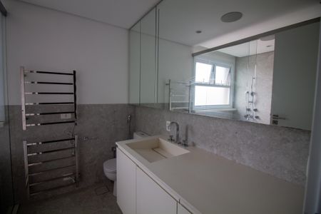 Apartamento à venda com 250m², 4 quartos e 4 vagasBanheiro da Suíte 4