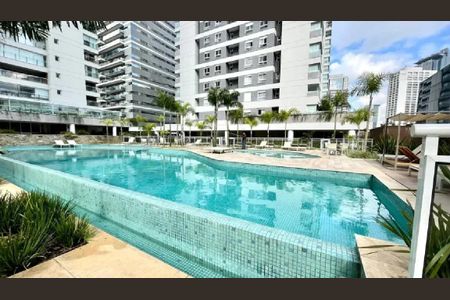 Apartamento à venda com 250m², 4 quartos e 4 vagasÁrea comum - Piscina