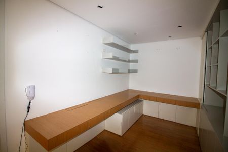 Apartamento à venda com 250m², 4 quartos e 4 vagasEscritório