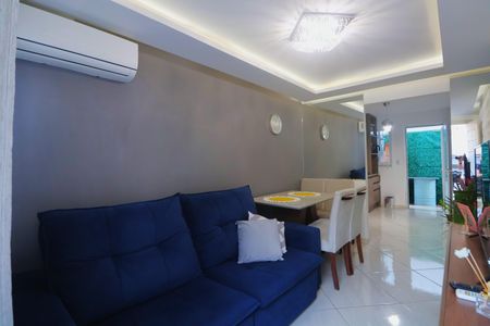 Sala de casa de condomínio para alugar com 2 quartos, 59m² em Fátima, Canoas