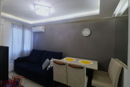 Sala de casa de condomínio para alugar com 2 quartos, 59m² em Fátima, Canoas