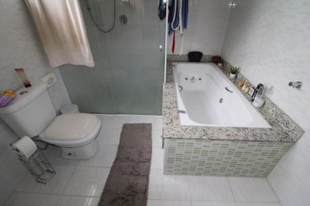 Casa à venda com 252m², 3 quartos e 4 vagasQuarto 1 - Banheiro