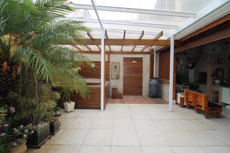 Casa à venda com 252m², 3 quartos e 4 vagasQuintal