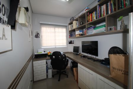 Casa à venda com 252m², 3 quartos e 4 vagasEscritório