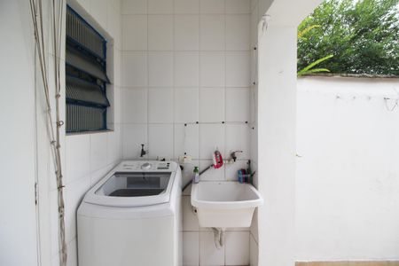 Casa à venda com 165m², 3 quartos e 2 vagas Casa à venda com 165m², 3 quartos e 2 vagasÁrea de Serviço