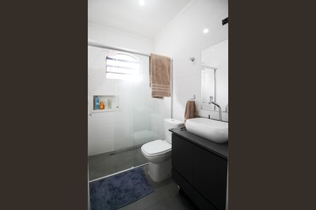 Casa à venda com 165m², 3 quartos e 2 vagas Casa à venda com 165m², 3 quartos e 2 vagasBanheiro