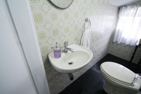 Casa à venda com 165m², 3 quartos e 2 vagas Casa à venda com 165m², 3 quartos e 2 vagasLavabo