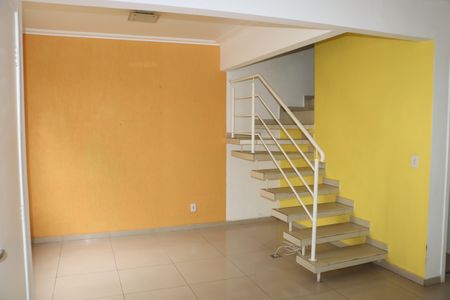 Casa de condomínio para alugar com 110m², 4 quartos e 2 vagasSala