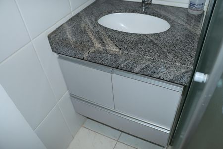 Casa de condomínio para alugar com 110m², 4 quartos e 2 vagasBanheiro