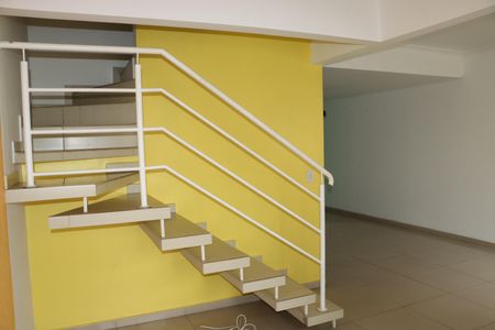 Casa de condomínio para alugar com 110m², 4 quartos e 2 vagasSala