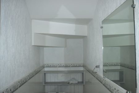 Casa de condomínio para alugar com 110m², 4 quartos e 2 vagasLavabo