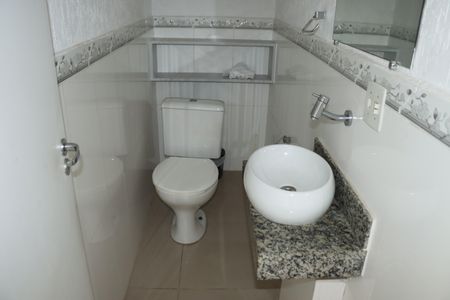 Casa de condomínio para alugar com 110m², 4 quartos e 2 vagasLavabo