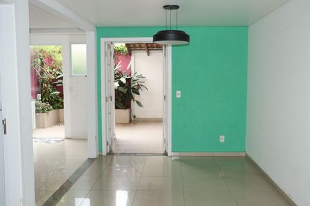 Casa de condomínio para alugar com 110m², 4 quartos e 2 vagasSala