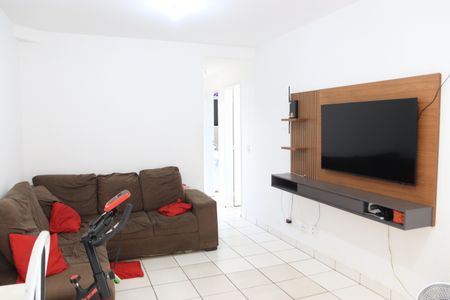 Sala de apartamento para alugar com 3 quartos, 80m² em Vila São Luiz, Goiânia