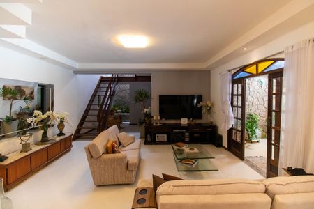 Sala de casa à venda com 5 quartos, 400m² em Itaipu, Niterói