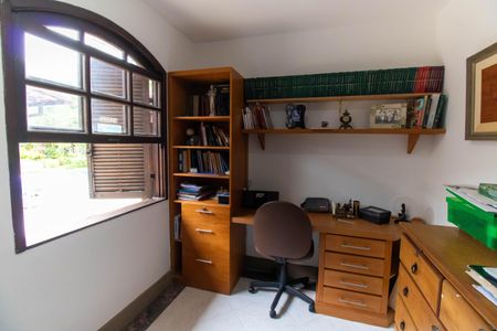 Casa à venda com 400m², 5 quartos e 6 vagasEscritório