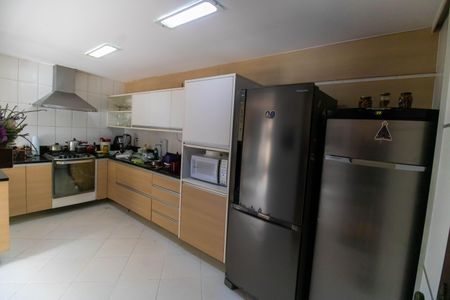 Casa à venda com 400m², 5 quartos e 6 vagasCozinha