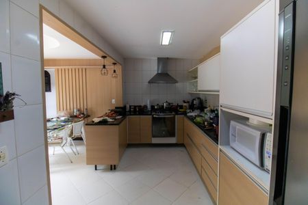 Casa à venda com 400m², 5 quartos e 6 vagasCozinha