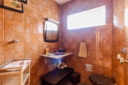 Casa para alugar com 165m², 2 quartos e 2 vagas Casa para alugar com 165m², 2 quartos e 2 vagasBanheiro social