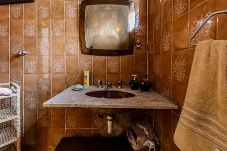 Casa para alugar com 165m², 2 quartos e 2 vagas Casa para alugar com 165m², 2 quartos e 2 vagasBanheiro social