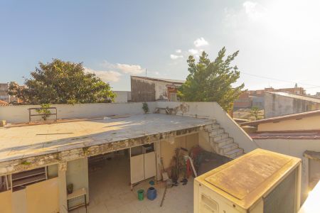 Casa à venda com 250m², 3 quartos e 7 vagas Casa à venda com 250m², 3 quartos e 7 vagasFundos