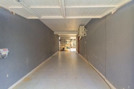 Casa à venda com 250m², 3 quartos e 7 vagas Casa à venda com 250m², 3 quartos e 7 vagasGaragem