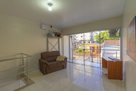 Casa à venda com 250m², 3 quartos e 7 vagas Casa à venda com 250m², 3 quartos e 7 vagasSala de TV