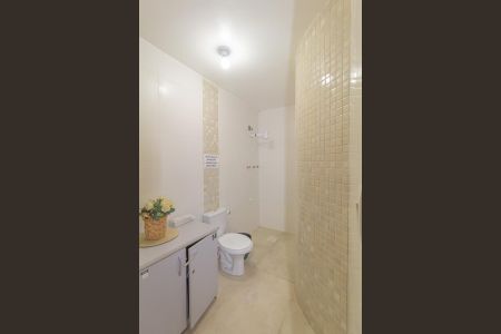 Casa à venda com 250m², 3 quartos e 7 vagas Casa à venda com 250m², 3 quartos e 7 vagasBanheiro Social 2