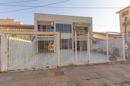Casa à venda com 250m², 3 quartos e 7 vagas Casa à venda com 250m², 3 quartos e 7 vagasFachada/Placa