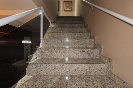 Apartamento à venda com 164m², 2 quartos e 2 vagasEscada