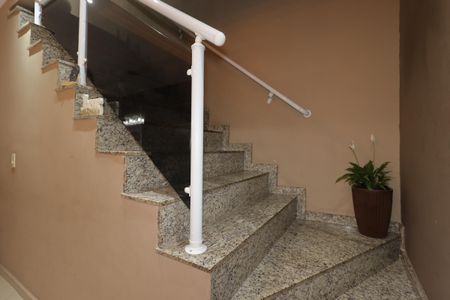 Apartamento à venda com 164m², 2 quartos e 2 vagasEscada