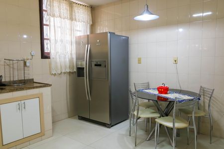 Casa à venda com 299m², 5 quartos e 2 vagasCozinha 1º Pavimento