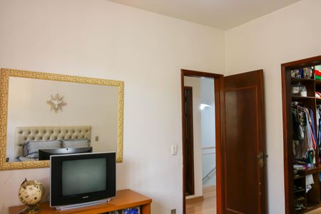 Casa à venda com 299m², 5 quartos e 2 vagasQuarto 1 Suite Canadense 2º Piso