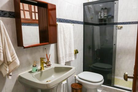 Casa à venda com 299m², 5 quartos e 2 vagasBanheiro do 2º Piso