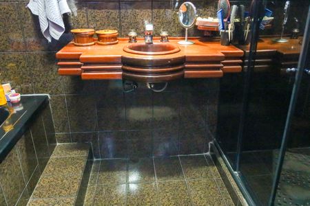 Casa à venda com 299m², 5 quartos e 2 vagasBanheiro da Suite Canadense 2º Piso