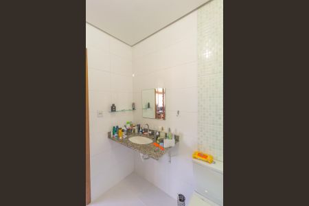 Casa à venda com 253m², 3 quartos e 5 vagas Casa à venda com 253m², 3 quartos e 5 vagasBanheiro Social